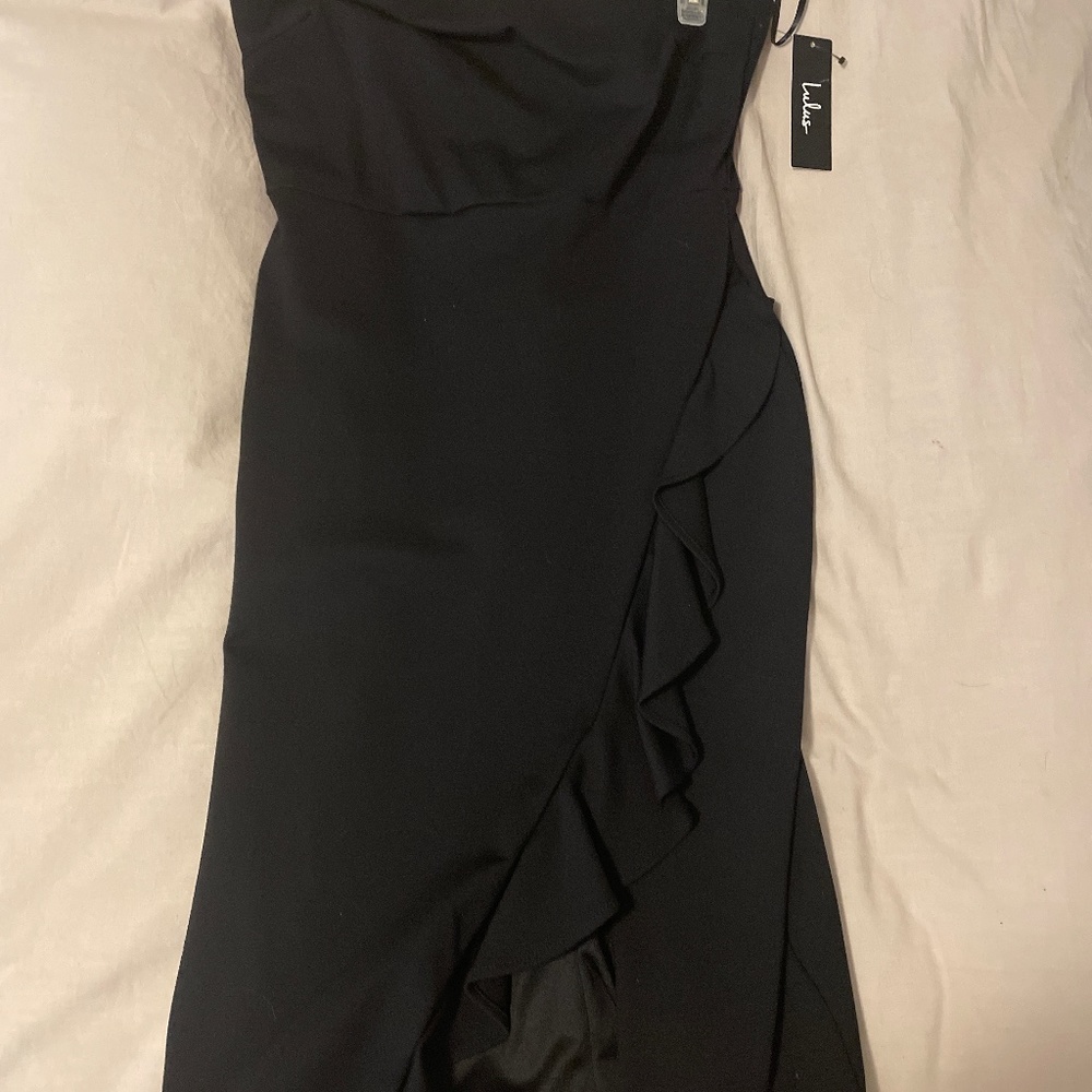 Strapless mini ruffled dress with slit